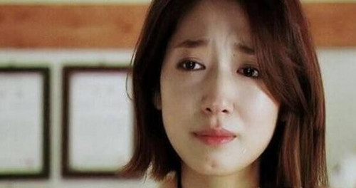 女生哭了怎么安慰?做对了就是关系升级 女生哭了怎么安慰?做对了就是关系升级第2张